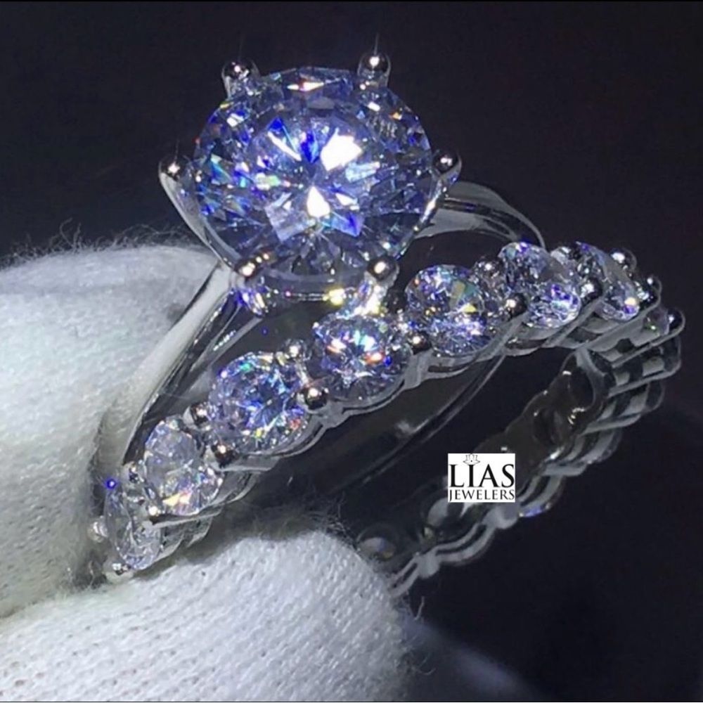 New 18k white gold wedding ring set